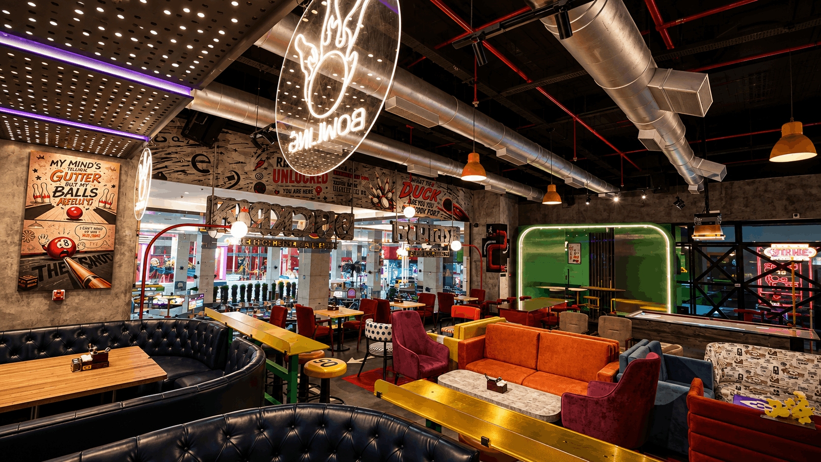 Pop-Art Mural Lounge